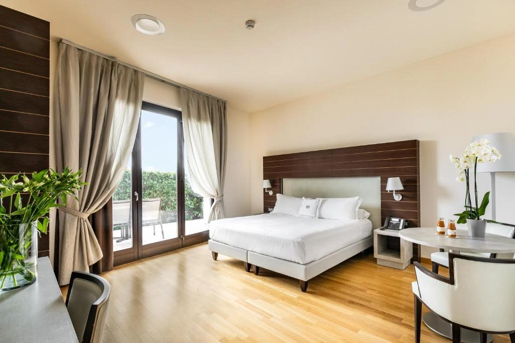hotel-img