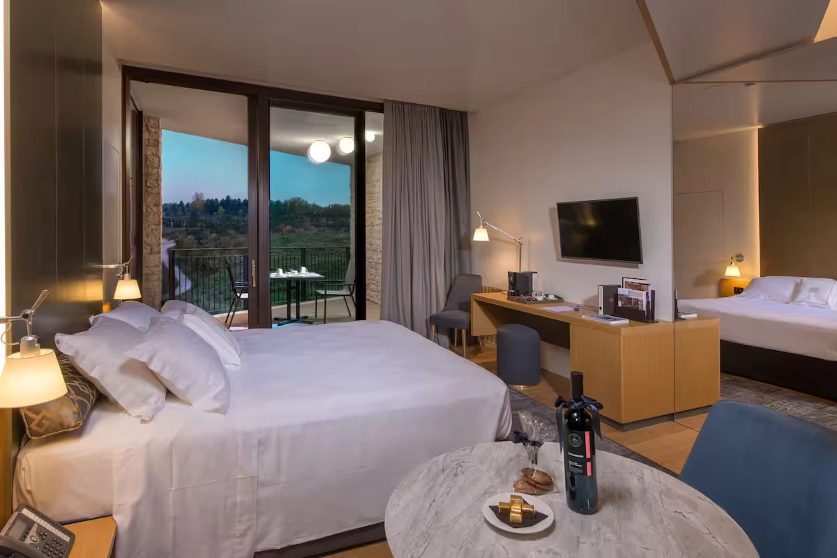hotel-img